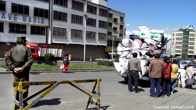 Loading_Coca_Pickup_Far