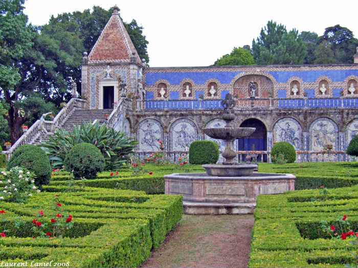 Fontaine_terraço_Bustes
